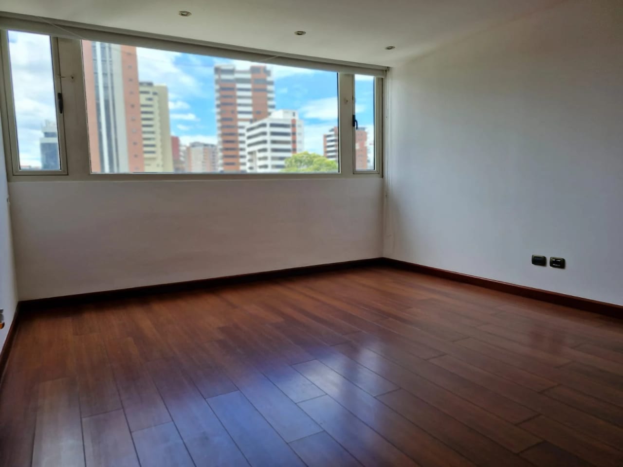 Apartamento Marques del Valle, Zona 14 — foto 8 de 13