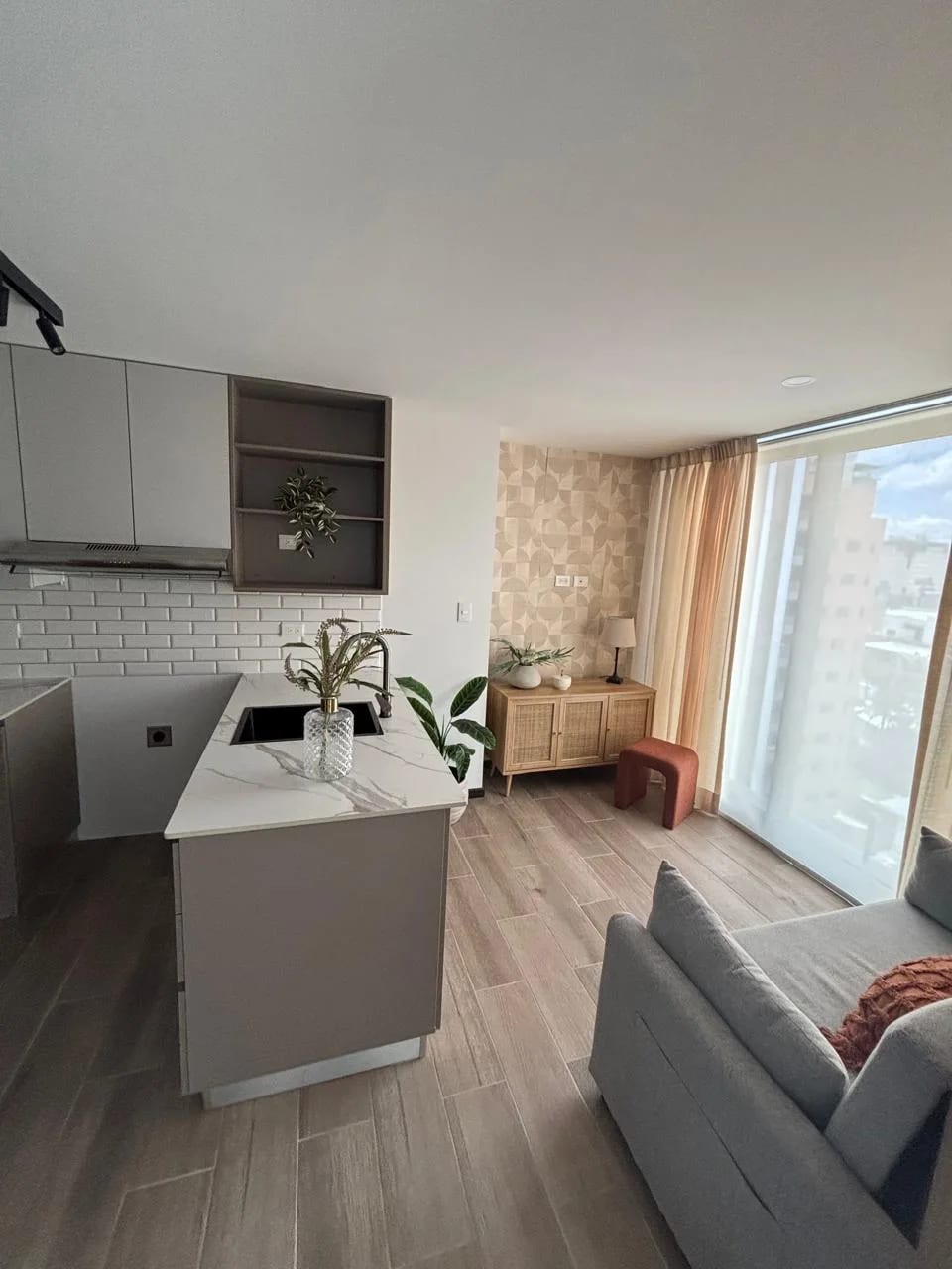 Apartamento en Alquiler, BIKO zon a 1035 Metros² 1 Parqueo 1 Dormito — foto 4 de 11